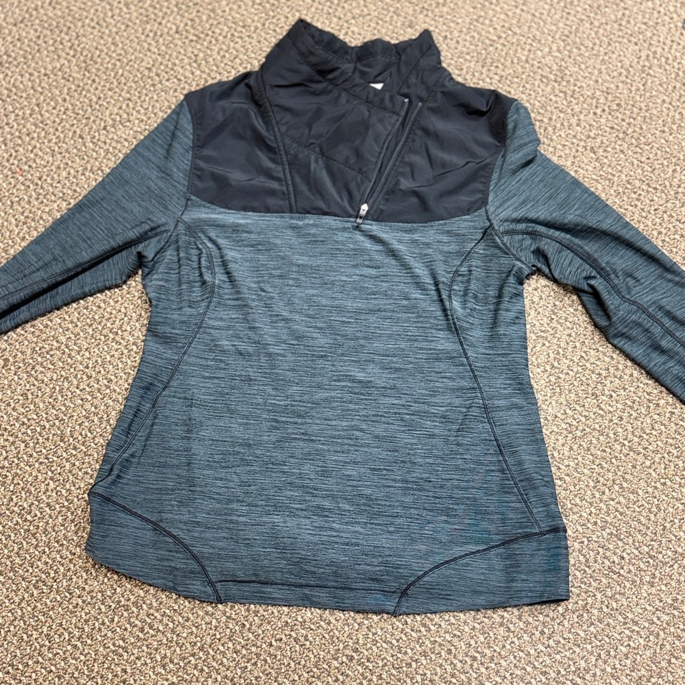 Sunice Black and‎ Green Performance 1/2 Zip Pullover Sz Medium